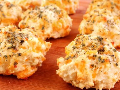 Garlic Cheddar Biscuits (a la Red Lobster)