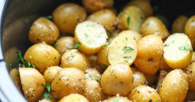 Slow Cooker Garlic Parmesan Potatoes