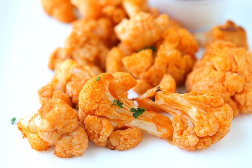 Healthy Buffalo Cauliflower Bites