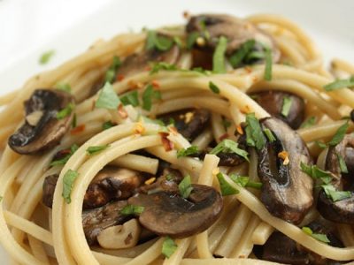Spaghetti with Mushrooms, Garlic and Oil