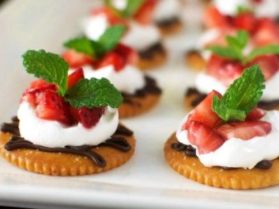 Chocolate and Cream Strawberry Snacks
