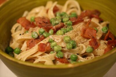 Creamy Garlic Alfredo Pasta: A Comforting and Easy Weeknight Dinner Recipe