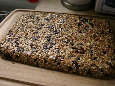 Quick and Easy Homemade Granola Bars: The Perfect Snack for On-the-Go!