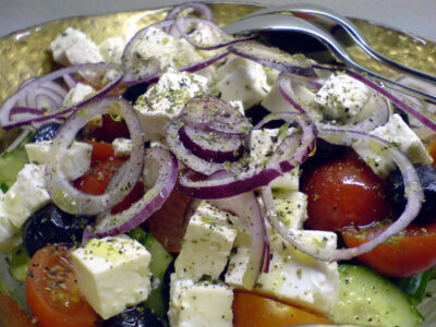 Fresh & Flavorful: Try this Mouthwatering Mediterranean Salad Recipe!