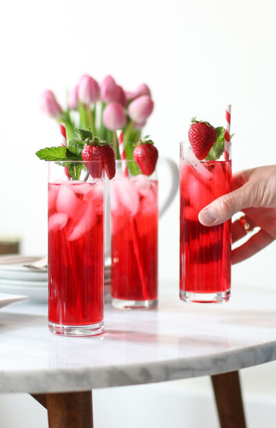 Revitalize Your Taste Buds with this Refreshing Hibiscus Tea Recipe