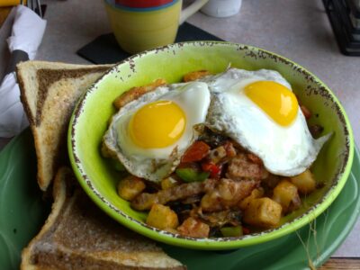 Satisfy Your Cravings with This Delicious and Easy Breakfast Hash Recipe
