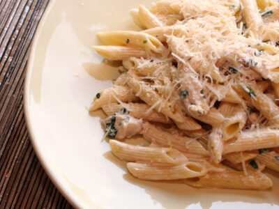 Deliciously Creamy Chicken Alfredo: A Crowd-Pleasing Dinner Recipe