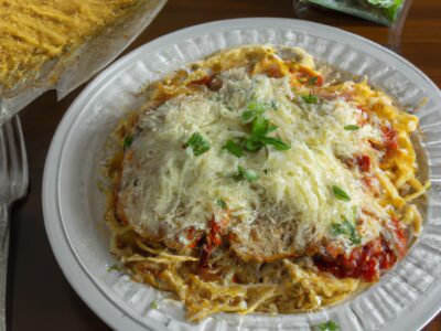 Easy and Delicious Chicken Parmesan with Linguine – Perfect for a Cozy Dinner Party