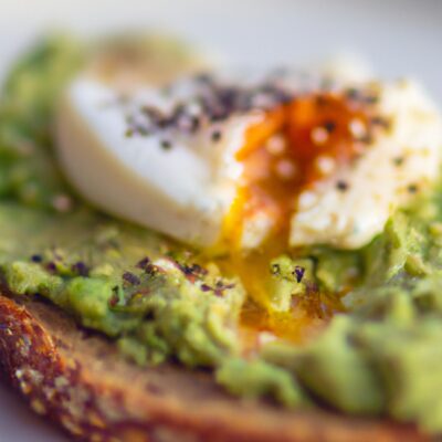 Start Your Day Right with this Delicious Egg and Avocado Breakfast Toast