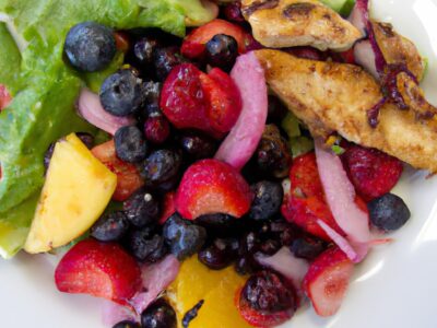 Refreshing Summer Salad with Grilled Chicken and Fresh Berries