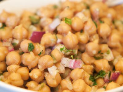 Healthy and Delicious: Try Our Chickpea Salad for Lunch Today!
