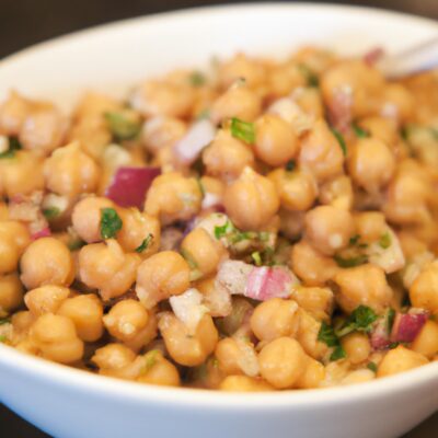 Healthy and Delicious: Try Our Chickpea Salad for Lunch Today!