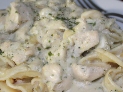 Deliciously Creamy Chicken Alfredo: A Quick and Easy Dinner Recipe
